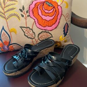 Super cute & comfy black Donald Pliner wedges. 7.5. Great to transition to Fall